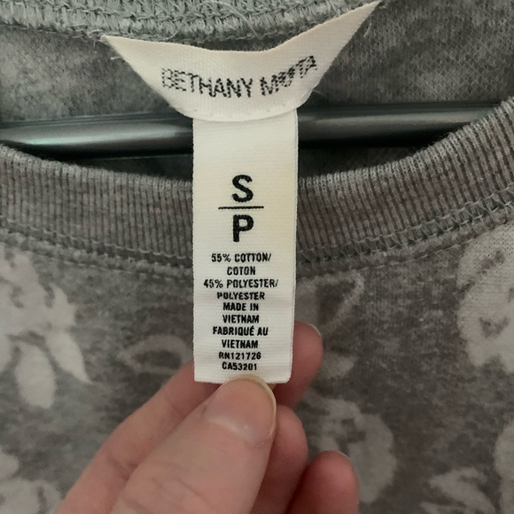 Bethany Mota white floral print sweater. - Picture 3 of 4